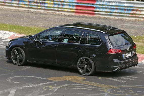 Volkswagen Golf R Estate Spy 02