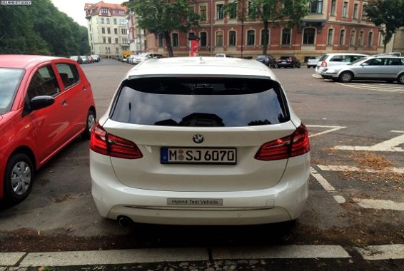 BMW-2er-Active-Tourer-Hybrid-Erlkoenig-Plug-in-Hybrid-Van-07