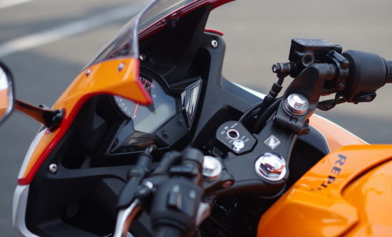 本田2015款CBR150R轻量跑车在印尼发布