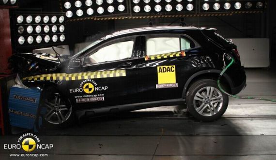 Mercedes-Benz GLA EuroNCAP 01