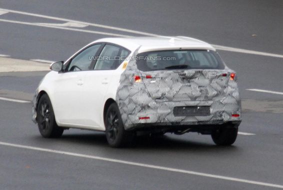 Toyota Auris Facelift Spy 04