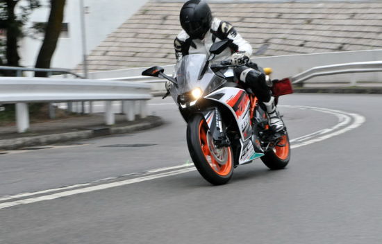 香港媒体对KTM RC390 ABS的试驾体验