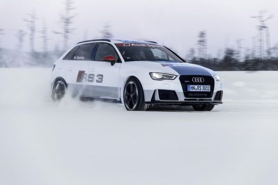 Audi RS3 Sportback in Sepang Blue _07