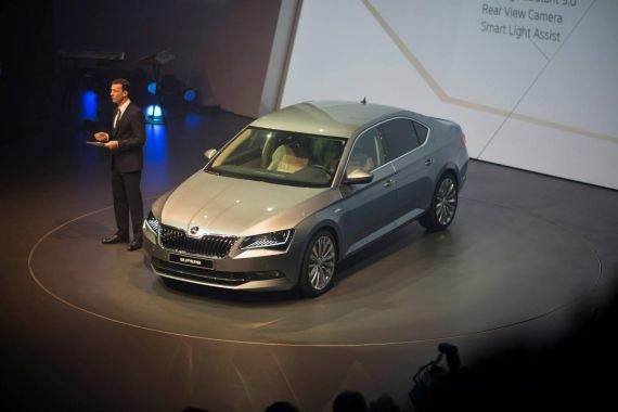 Skoda Superb Live 01