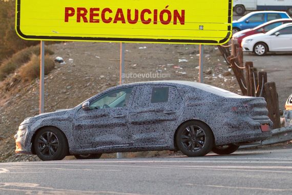 Renault Laguna Spy 04