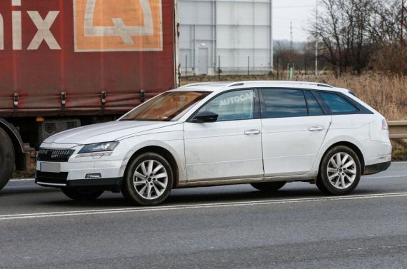 Skoda Superb estate spy 02