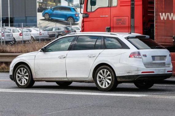 Skoda Superb estate spy 04