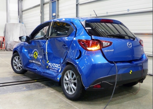 Mazda 2 EuroNCAP 06