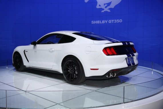 Ford Shelby GT350 Mustang 03