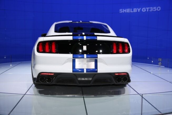 Ford Shelby GT350 Mustang 04