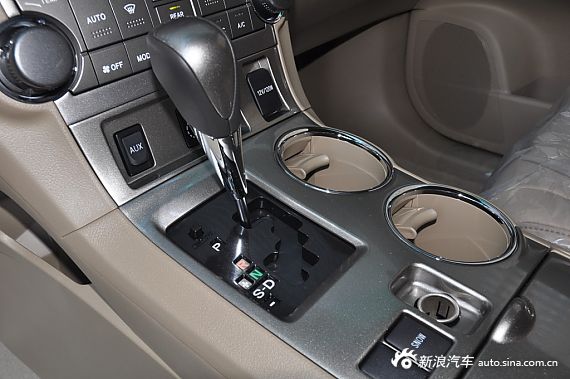 2012款汉兰达2.7L自动两驱豪华版7座
