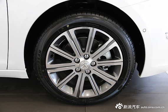 师兄师弟大比拼 东风标致408对比雪铁龙C4L(