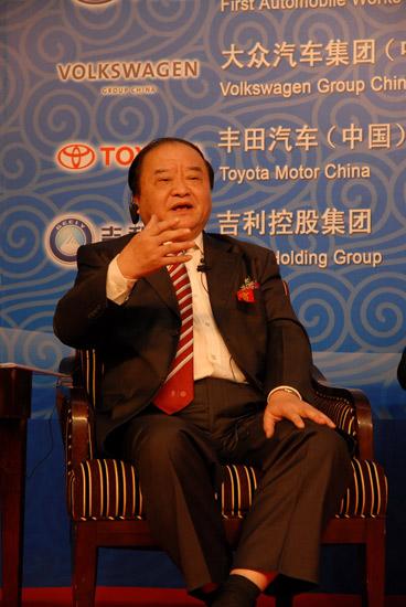 中国机械工业联合会副会长、中国汽车工程学会理事长张小虞