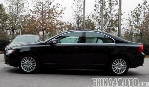 2010 Volvo S80l. the rear space S80L