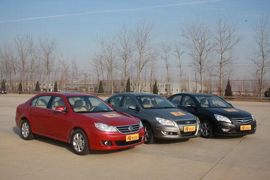 左起上海大众朗逸、奇瑞A3、伊兰特悦动