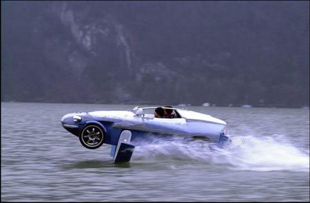 图文瑞士一公司推出世界首款水陆空三栖轿车