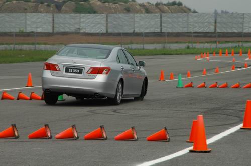 座-驾试驾全新雷克萨斯ES350(图)