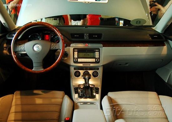 迈腾老款最高让利4万清库存 南昌4S店全调查