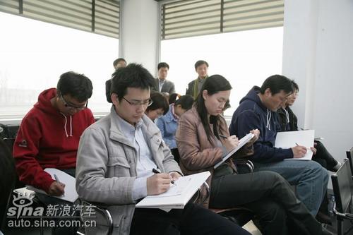 �µ���ɫ��ʻ��ݼӢѵ��Ӫ