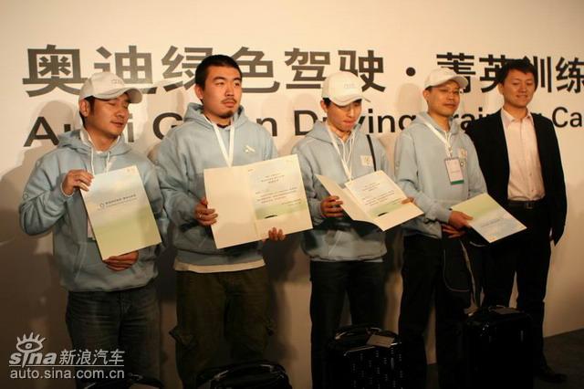 �µ���ɫ��ʻ��ݼӢѵ��Ӫ