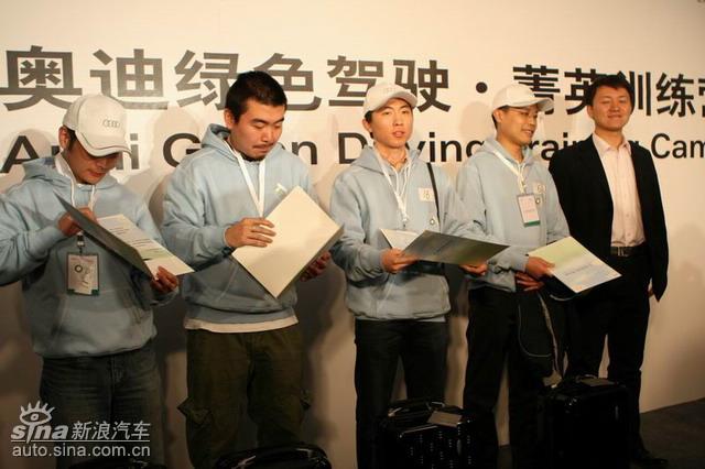 �µ���ɫ��ʻ��ݼӢѵ��Ӫ