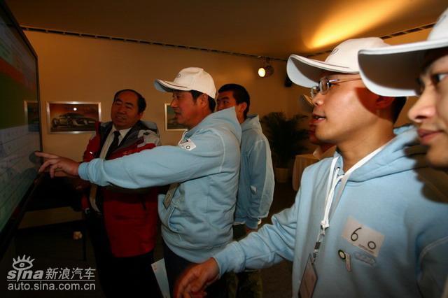 �µ���ɫ��ʻ��ݼӢѵ��Ӫ