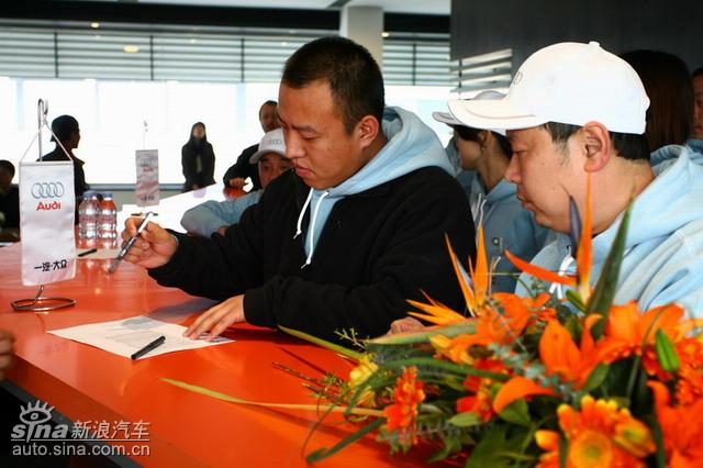 �µ���ɫ��ʻ��ݼӢѵ��Ӫ