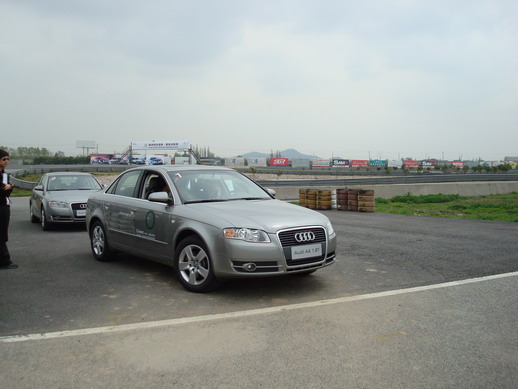 �µϡ���ɫ��ʻ��ݼӢѵ��Ӫ���Ϻ�վ����ͼƬ