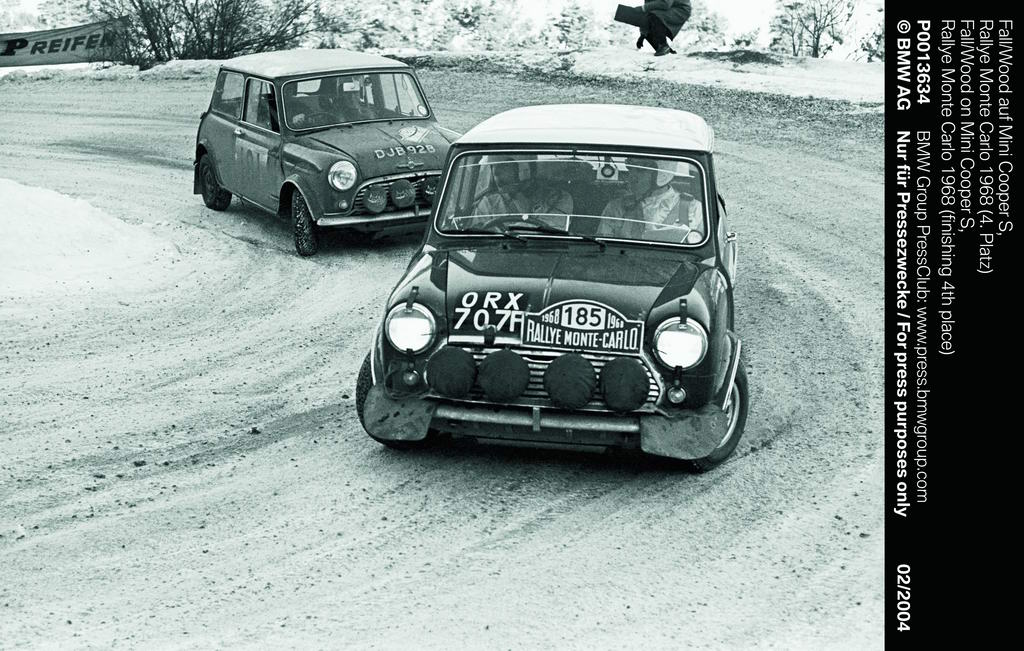 Mini in race