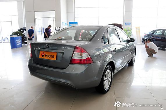 2012款經典福克斯三廂實拍 2012款經典福克斯三廂實拍