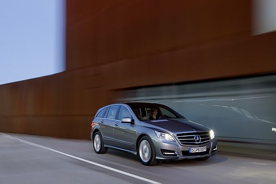 奔驰R级部分车型现金优惠6万元 现车供应