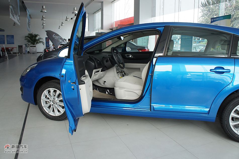 2011�����΃Ɏ����^�DƬ