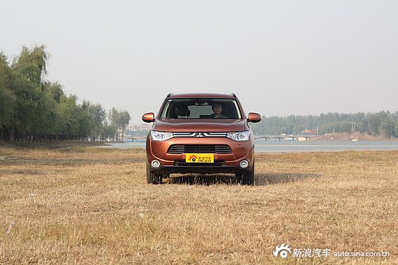 欧蓝德2.4豪华导航版1元包牌