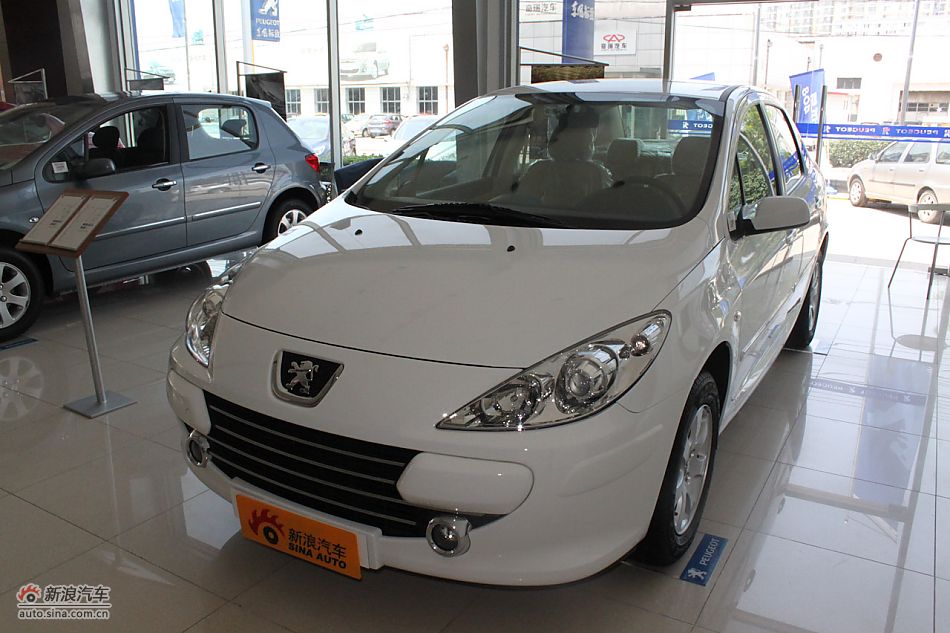 新标致307三厢外观整体