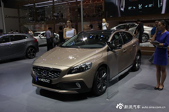 沃尔沃V40优惠2.5万元 店内少量现车