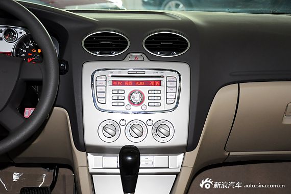 2012款經典福克斯三廂實拍 2012款經典福克斯三廂實拍