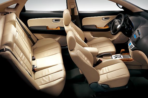 伊蘭特悅動(dòng)車內(nèi)空間 伊蘭特悅動(dòng)車內(nèi)空間