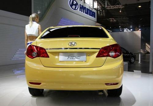 新伊兰特HDC尾部