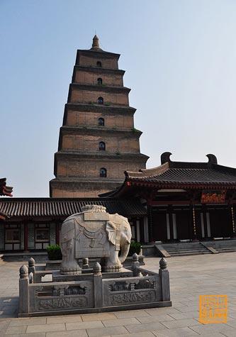 慈恩寺里看大雁塔