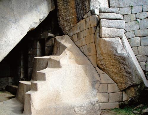 台阶通常都是用一整块岩石雕啄出来的。