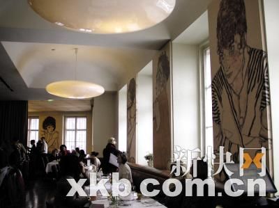 Full of modern art Do&Co Restaurant