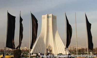 The gate of Iran: Azadi-Tower (source: Sina blog Zhao Kui)