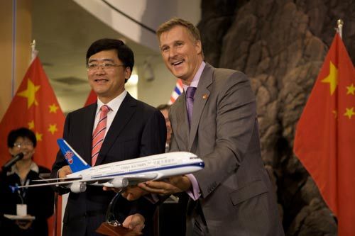 加拿大隆重欢迎中国南航首次直飞航班