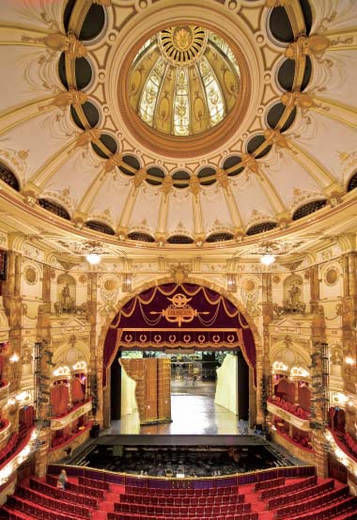 英国西敏寺:宏伟壮观的王室专用教堂(2)_新浪旅游_新浪网