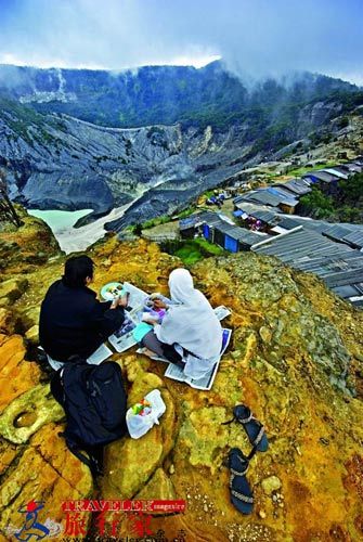 Bandung, capsize volcano, the mountain picnic lovers.