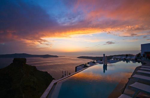 Santorini Yiya town to see the world's most beautiful sunset