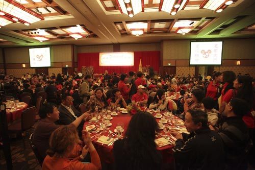 加州迪士尼乐园为中国游客们在迪士尼加州大酒店精心准备了新年晚宴