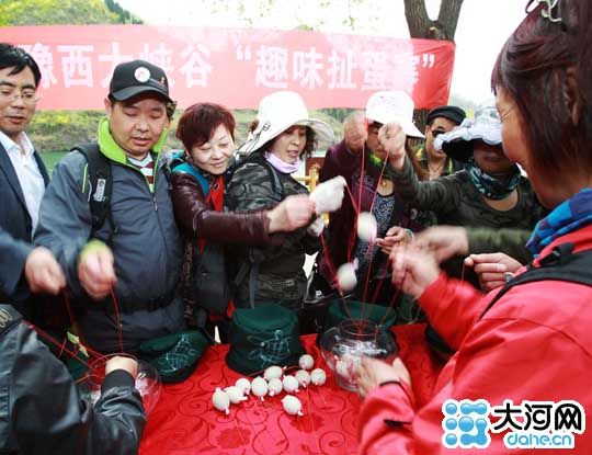 三门峡一景区搞"扯蛋"大赛游客称太低俗(图)