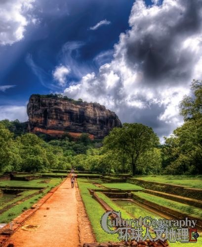 In the Sigiriya Lion Rock on the building of the temple is a very difficult task