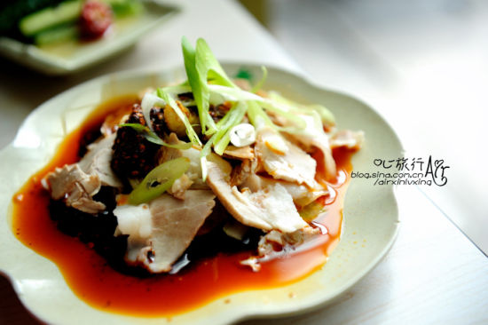 Sliced boiled pork with garlic sauce